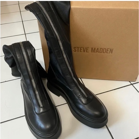 Steve Madden Jonsey Black, size 9 - Picture 2 of 2